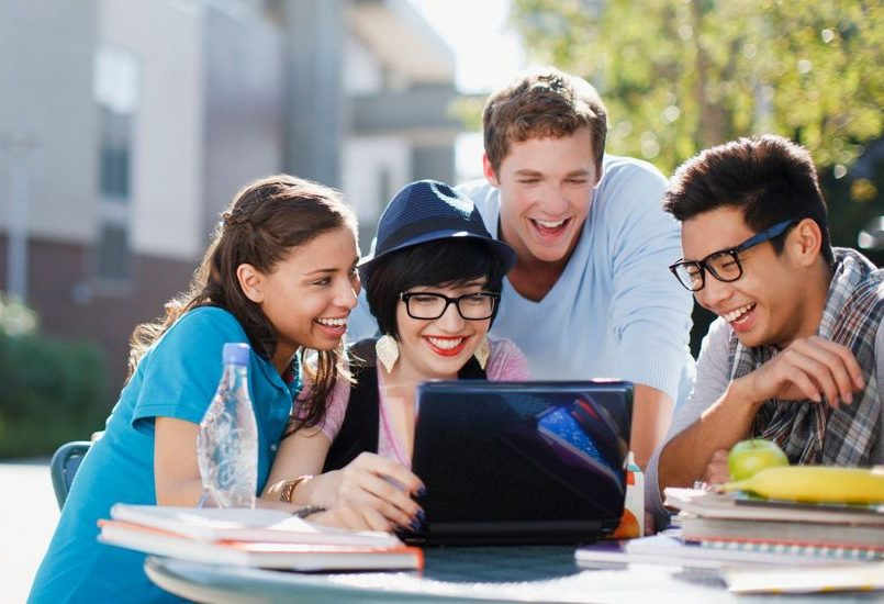 Giáo viên bản ngữ AAC Education