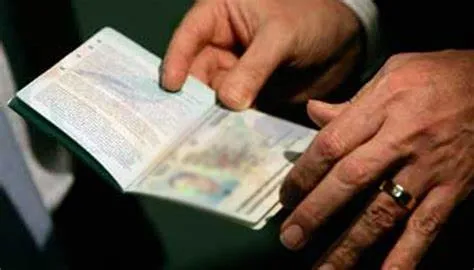 Hoàn thiện "Hồ sơ học thuật & Pháp lý": Chìa khóa mở cánh cửa nhập học và visa