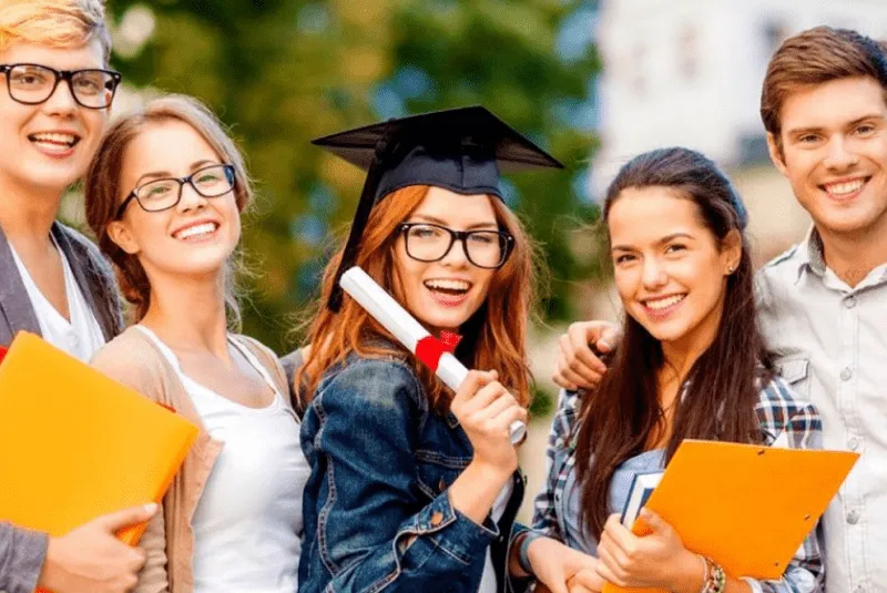 "Kinh nghiệm xin học bổng du học" là gì? - Hơn cả may mắn, đó là quá trình chuẩn bị kỹ lưỡng